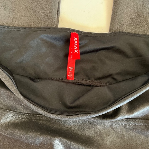 Women’s SPANX faux leather leggings size M - Picture 7 of 7